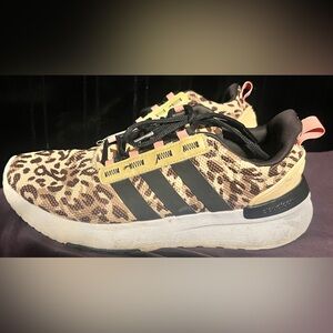 ADIDAS Women's Cloudfoam Leopard
Print Shoes Size 7 Sneakers